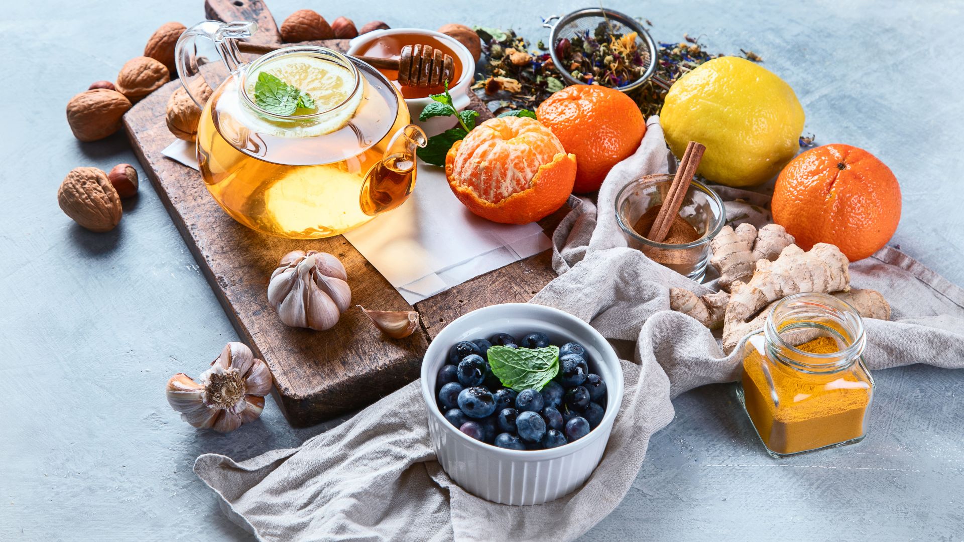 Immunsystem stärken mit Kurkuma, Beeren, Zitrusfrüchten und Tee
