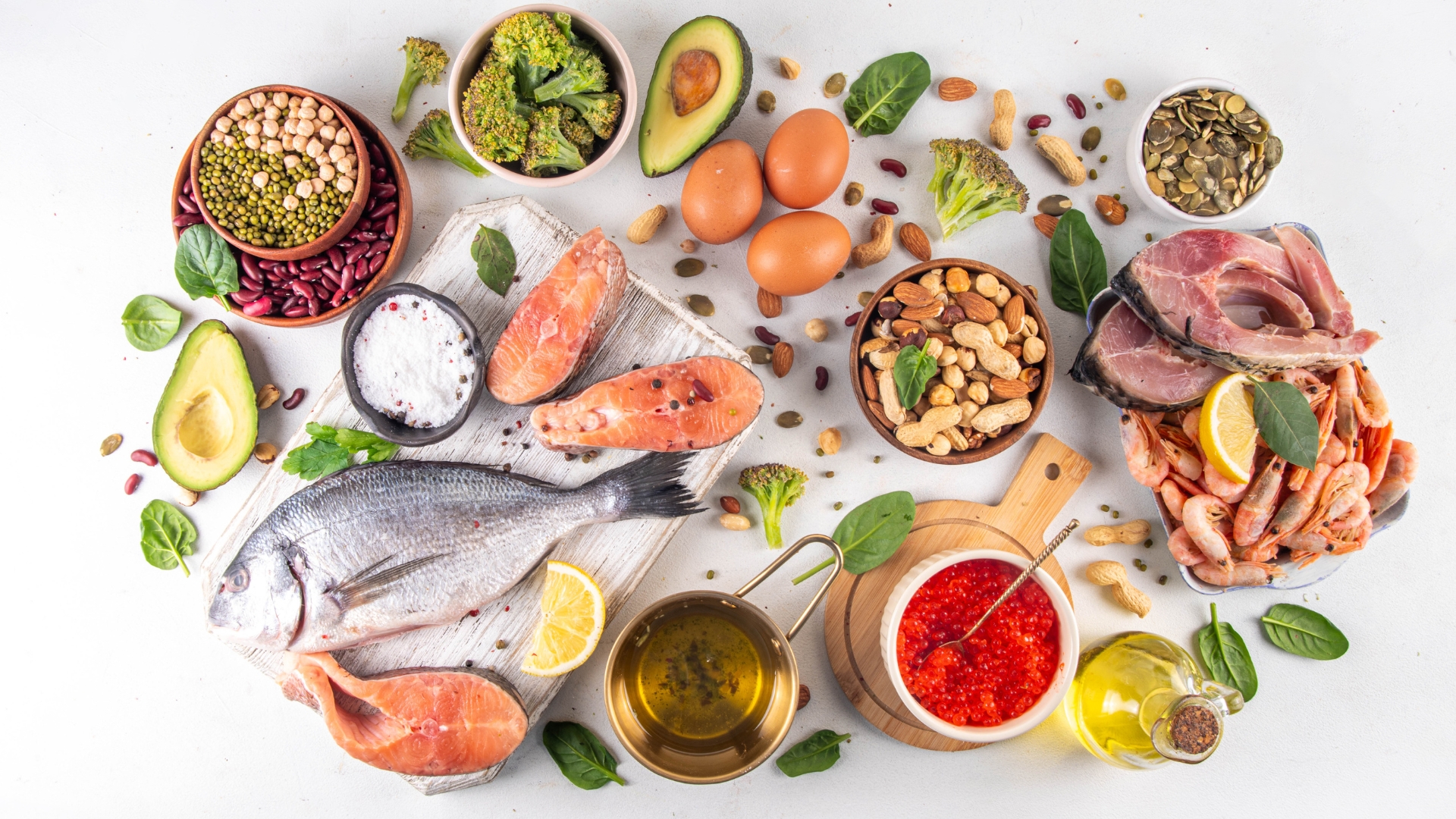 Hochwertige-Fettquellen-aus-Fisch-Avocado-Nuessen-Samen-und-pflanzlichen-Oelen